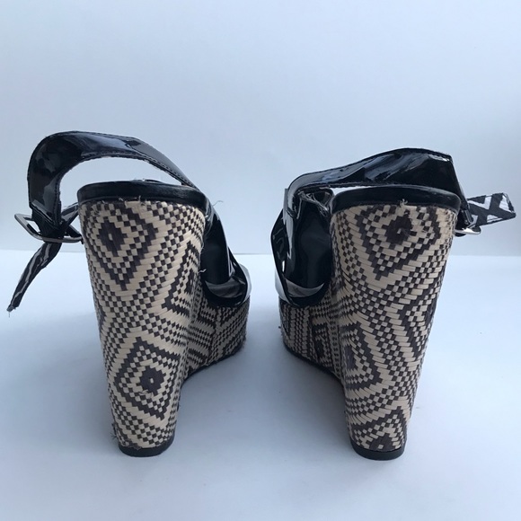 BCBG IMANA PATENT LEATHER WEDGE - Picture 3 of 4